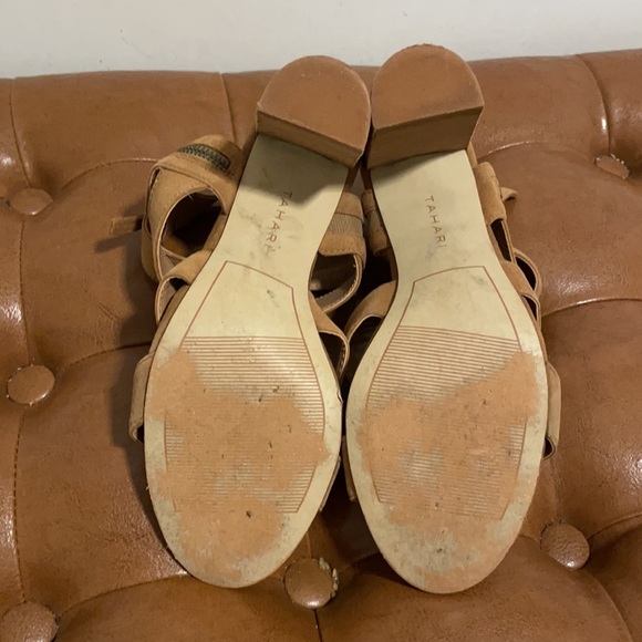 Tahari Media Suede Strappy Sandal, Sz 8.5 - Picture 8 of 10